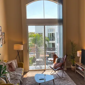 sunny-1bdr-centrally-located-in-marina-del-rey.topanaheimhotels.com/